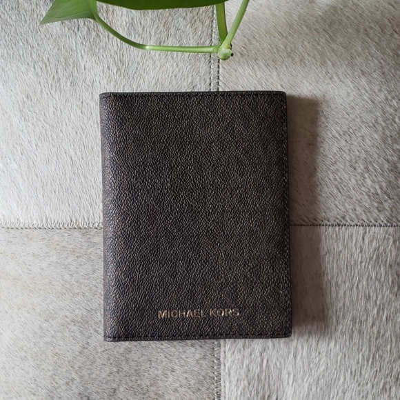 NWT Michael Kors Bedford Travel Passport Wallet - Picture 2 of 5